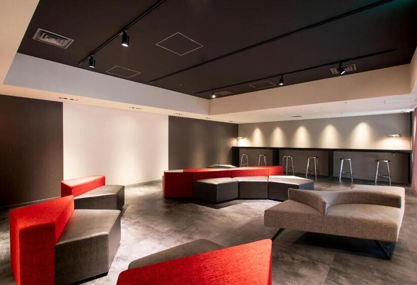 Quarto Clube Triplo, Cross Hotel Osaka