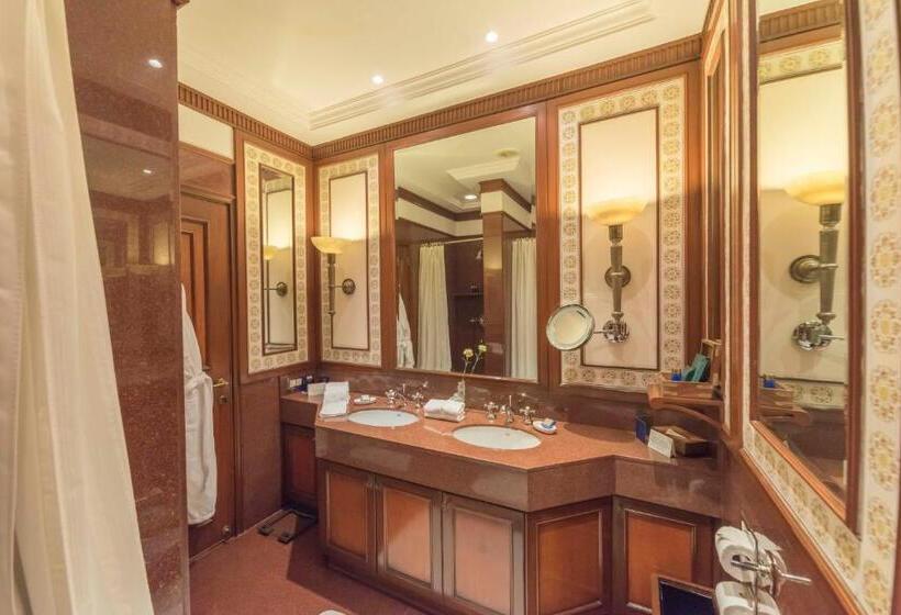 Люкс Повышенной Комфортности, The Oberoi Grand Kolkata