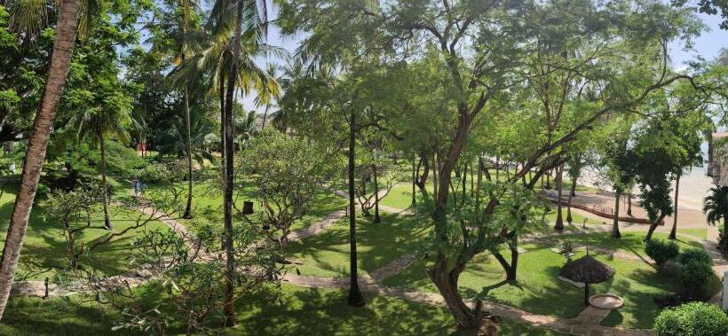 اتاق لوکس با تخت دو نفره بزرگ, Serena Beach Resort & Spa