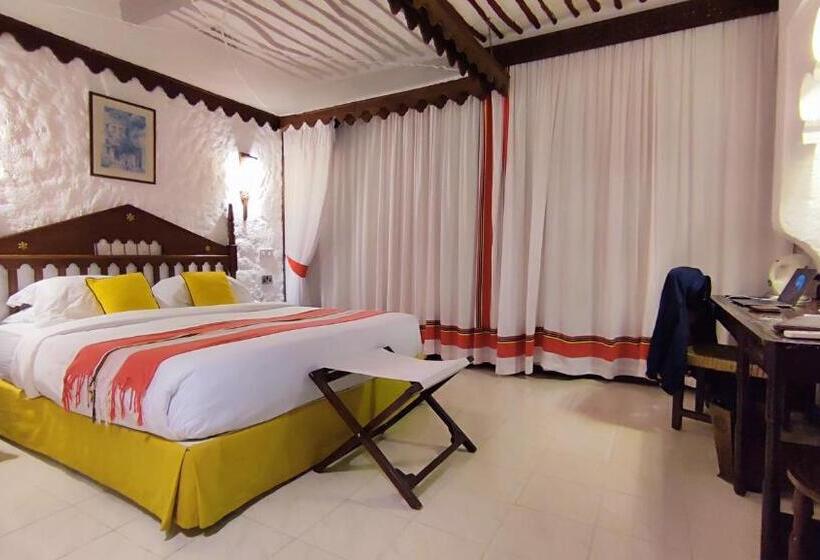 اتاق لوکس با تخت دو نفره بزرگ, Serena Beach Resort & Spa