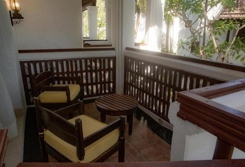 سوییت جونیور, Serena Beach Resort & Spa