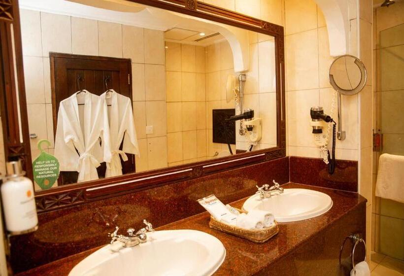 سوییت جونیور, Serena Beach Resort & Spa