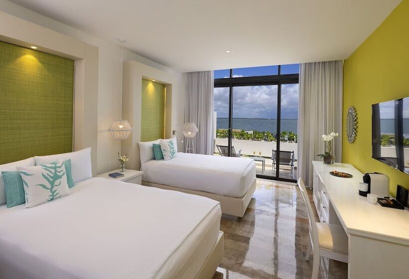 סוויטת ג'וניור נוף לאגם, Paradisus Cancun  All Inclusive
