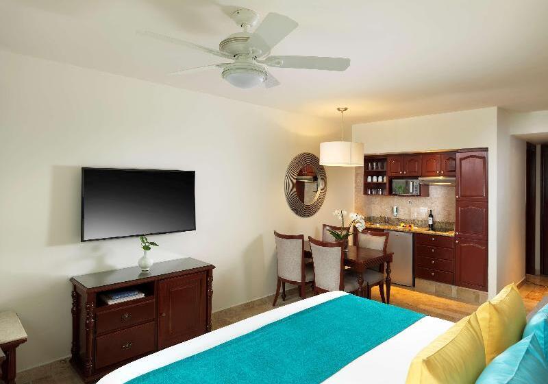 סוויטת ג'וניור נוף לאגם, Paradisus Cancun  All Inclusive