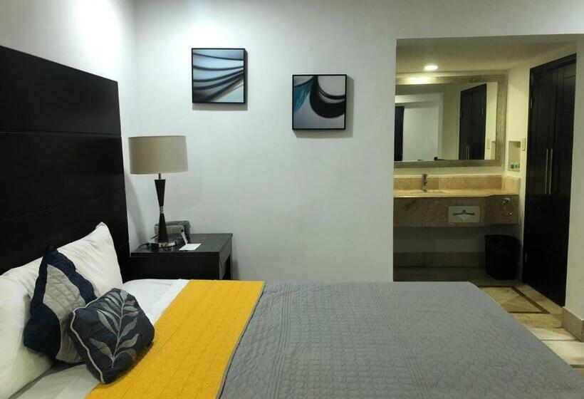 キングサイズベッドのスタンダードルーム, Wyndham Garden Los Mochis Plaza Inn