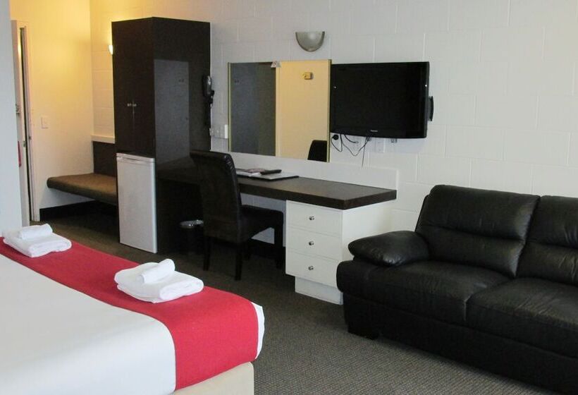 Студия Стандарт, 136 On Bealey  Motel