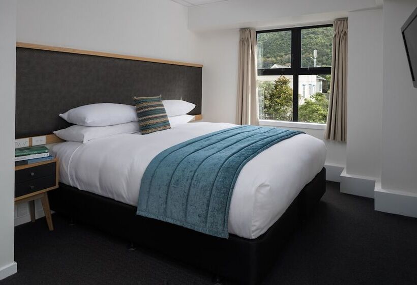 수피리어 스위트, Atura Wellington