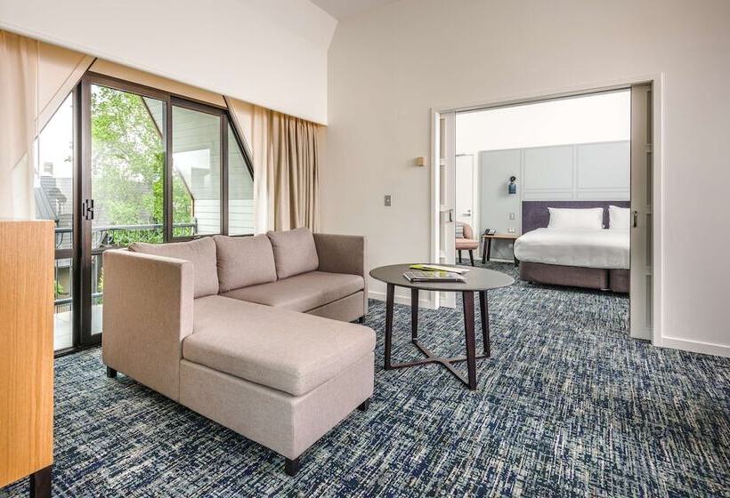 스위트, Chateau On The Park  Christchurch, A Doubletree By Hilton