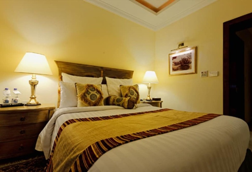 اتاق اجرایی, Faletti S Hotel Lahore