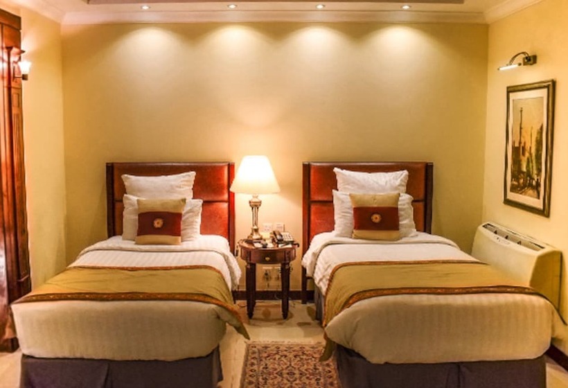 اتاق اجرایی, Faletti S Hotel Lahore