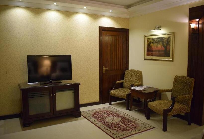 اتاق اجرایی, Faletti S Hotel Lahore