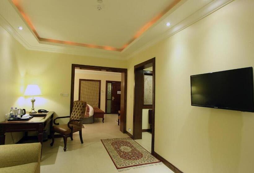 سوییت جونیور, Faletti S Hotel Lahore