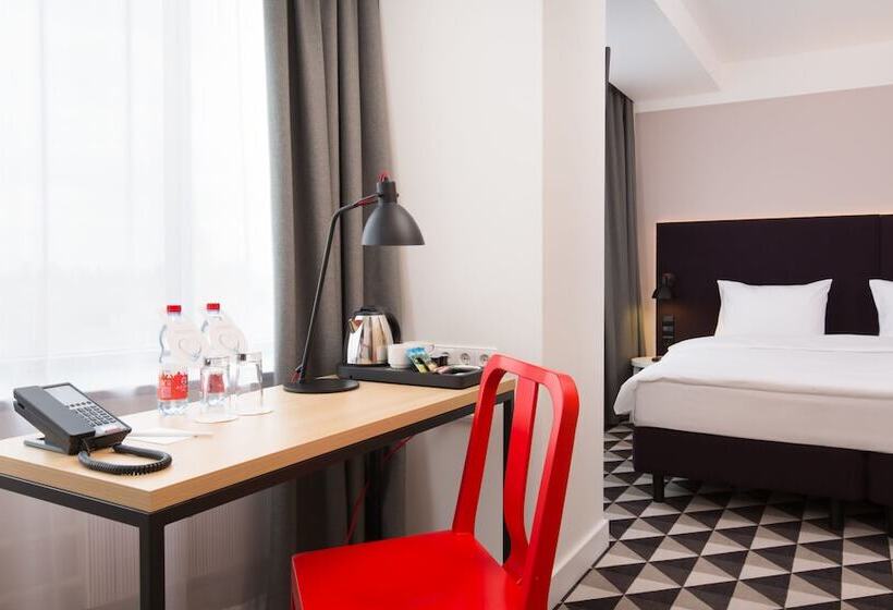 Номер Superior, Azimut Hotel Smolenskaya Moscow