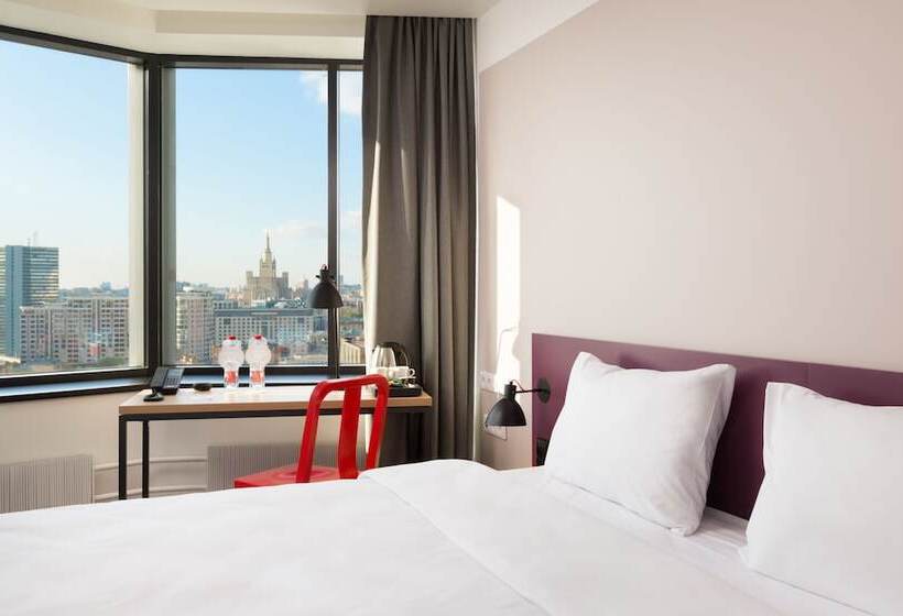 Номер Executive, Azimut Hotel Smolenskaya Moscow