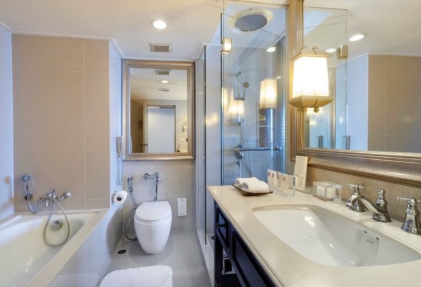 Номер Клуб, Dusit Thani Pattaya