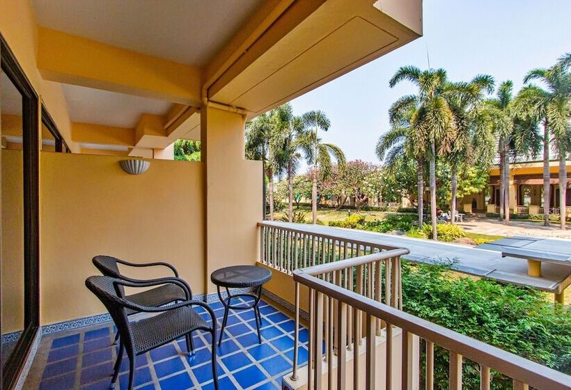 Номер Deluxe, Dusit Thani Pattaya