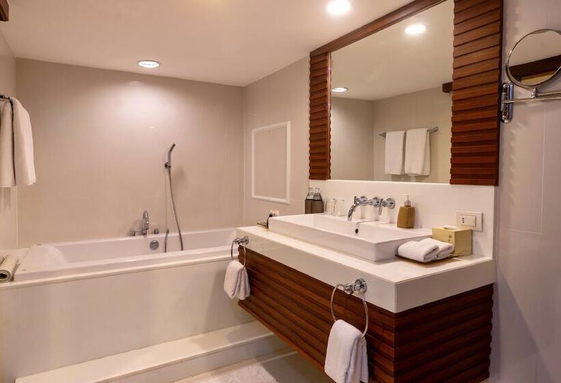 Люкс Кровать Кинг, Dusit Thani Pattaya