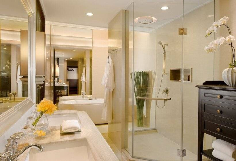Номер Клуб, Dusit Thani Pattaya