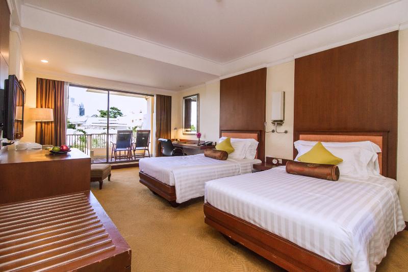 Номер Deluxe, Dusit Thani Pattaya