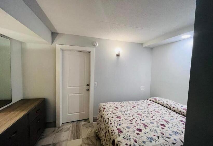 디럭스 스위트, Admiral Resort Motel