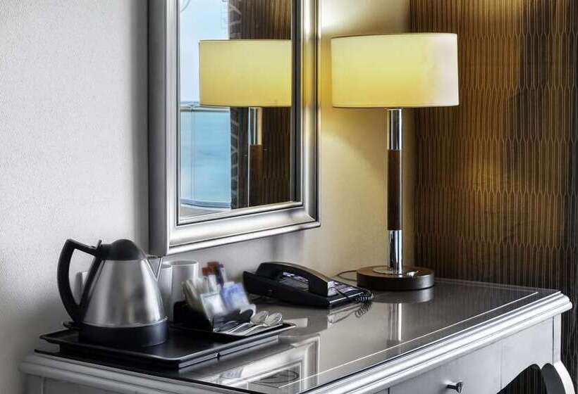 اتاق استاندارد با تخت بزرگ, Hilton Alexandria Corniche