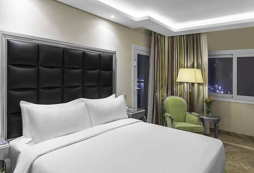 キングサイズベッドのスタンダードルーム, Hilton Alexandria Corniche