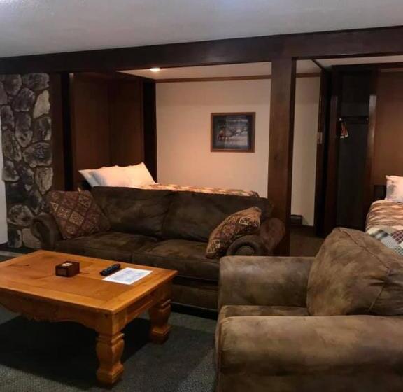 Suite with lake view, Centerstone Resort Lake Aire