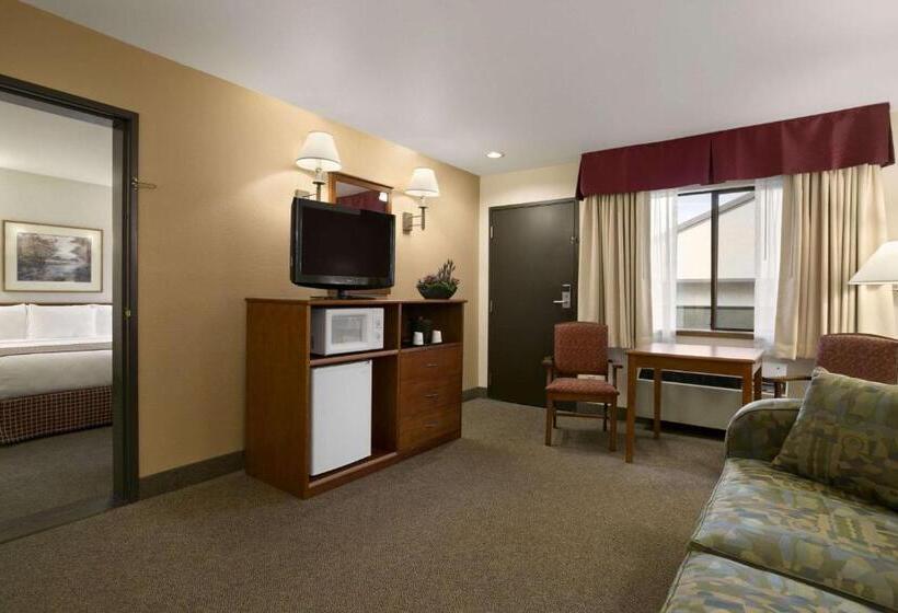 Люкс Deluxe Кровать Кинг, Baymont By Wyndham Seattle/kirkland Wa