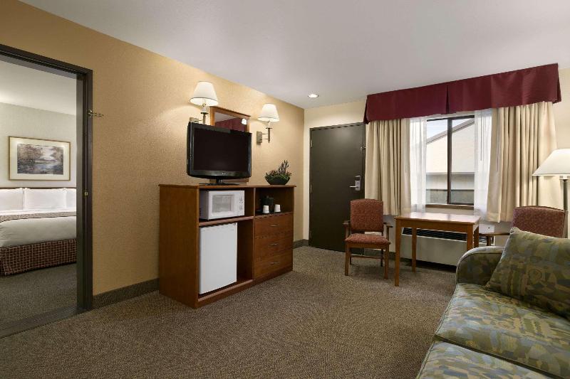 Люкс Кровать Кинг, Baymont By Wyndham Seattle/kirkland Wa