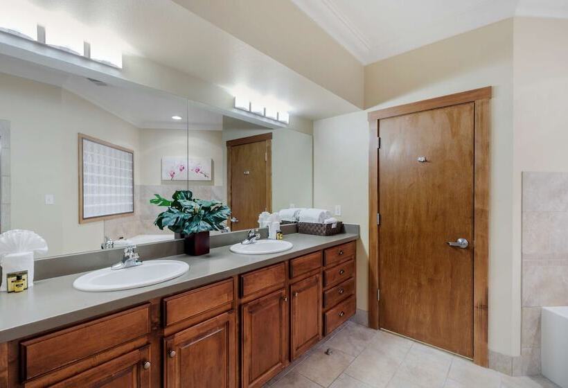 Люкс с гидромассажем, Best Western Plus Loveland Inn