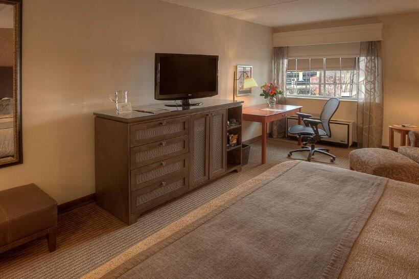 带大床的标准间, Best Western Plus The Normandy Inn & Suites