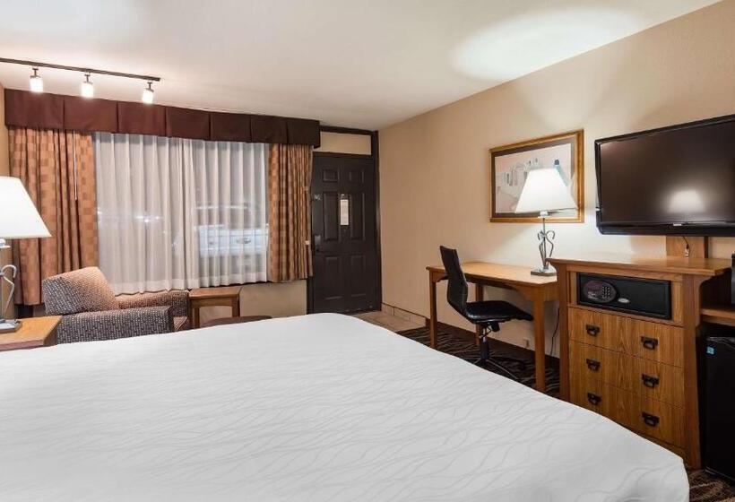 חדר סטנדרט נוף לבריכה, Best Western Plus Saddleback Inn And Conference Center