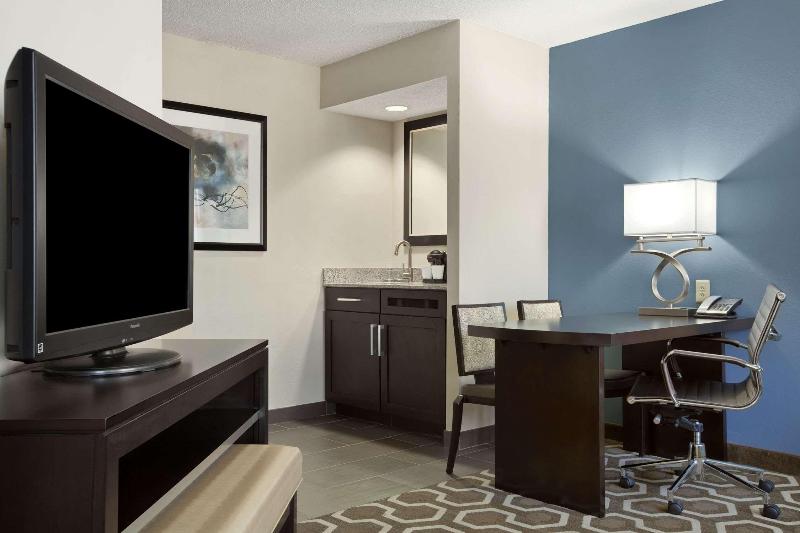 Люкс Кровать Кинг, Embassy Suites By Hilton St. Louis Airport