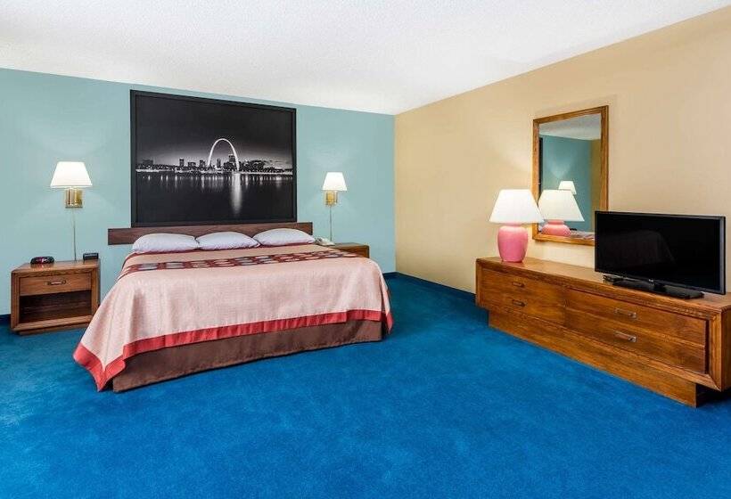Deluxe Studio, Super 8 By Wyndham O'fallon