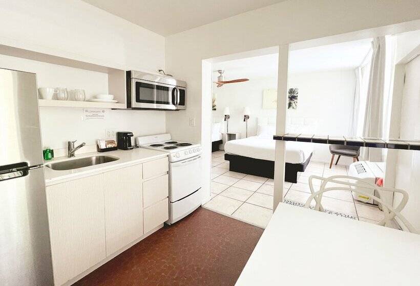 デラックススタジオ, Tropirock A North Beach Village Resort