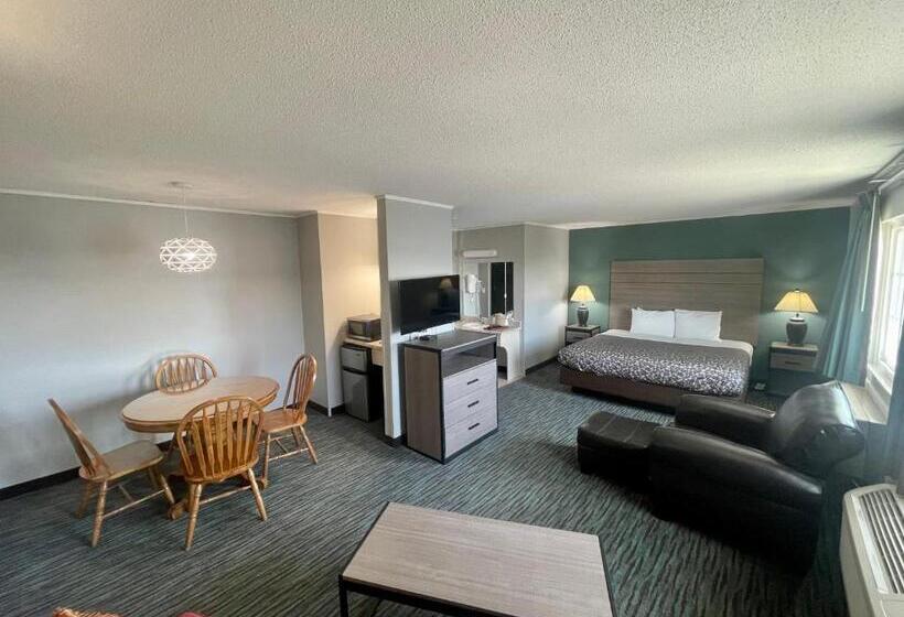Люкс с гидромассажем, Countryside Inn & Suites Omaha East Council Bluffs Ia