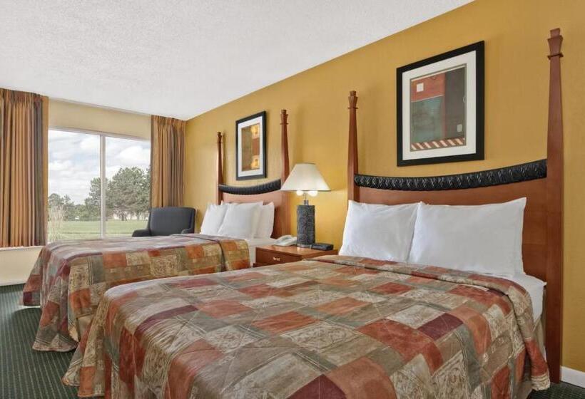 Номер Стандарт 2 Двуспальные Кровати, Days Inn By Wyndham Emporia