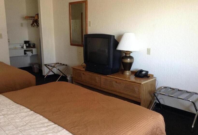 Номер Deluxe, Days Inn By Wyndham Mackinaw City  Lakeview