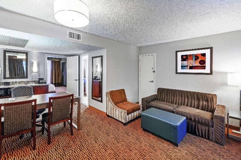 キングサイズベッドのスイートルーム, Embassy Suites By Hilton Dallas Market Center