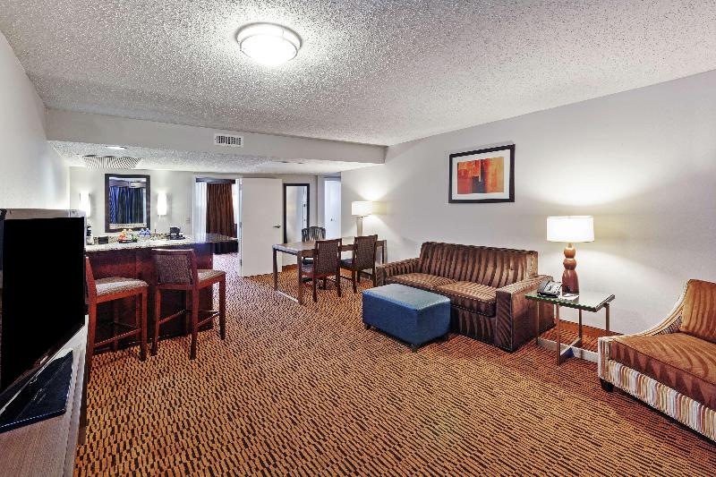キングサイズベッドのスイートルーム, Embassy Suites By Hilton Dallas Market Center