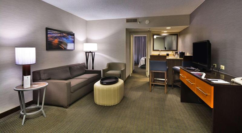 מיטת קינג בסוויטה, Embassy Suites By Hilton Denver Central Park