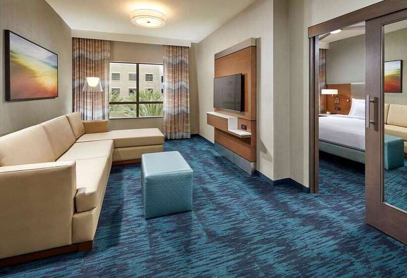מיטת קינג בסוויטה, Embassy Suites By Hilton Denver Central Park