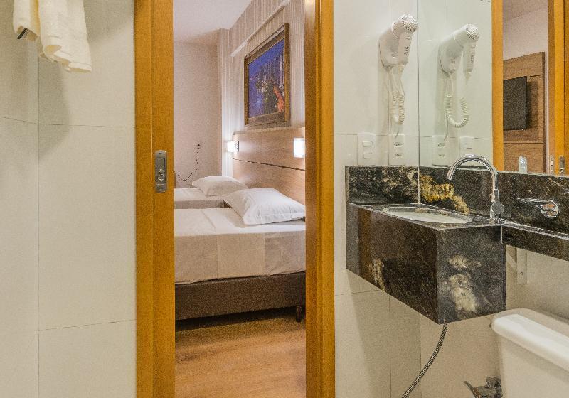 Chambre Supérieure, Eden Roc Inn & Suites Near The Maingate