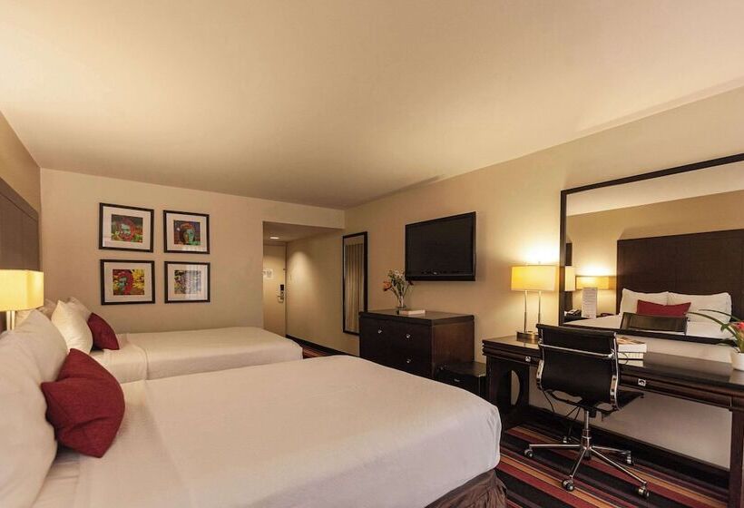 带2个双人床的标准工作室, Clarion Hotel New Orleans   Airport & Conference Center
