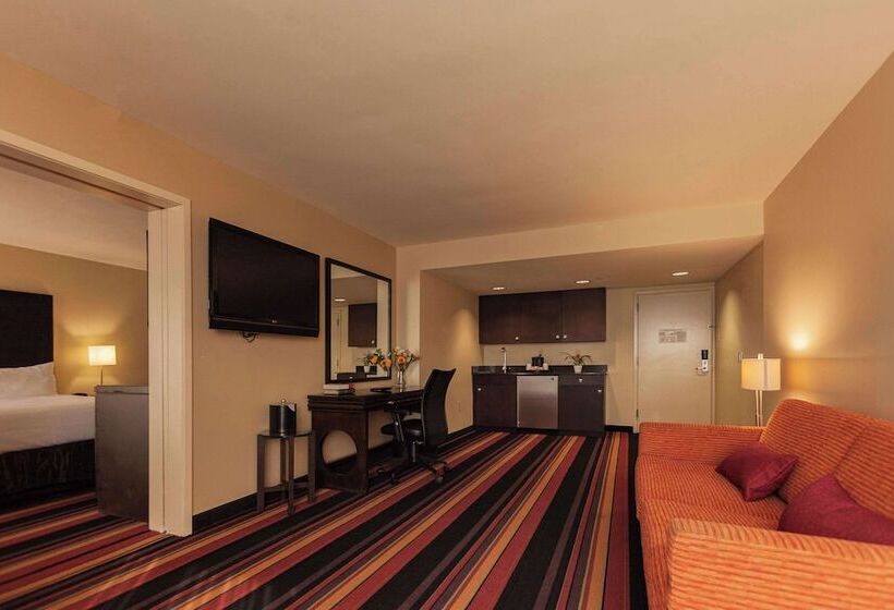 适合残疾人士使用的套间, Clarion Hotel New Orleans   Airport & Conference Center