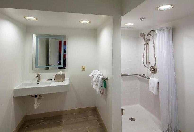 Люкс Адаптированный для Инвалидов, Collegian Hotel & Suites, Trademark Collection By Wyndham