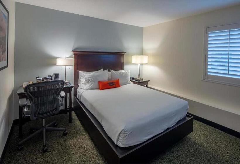 Номер Стандарт, Collegian Hotel & Suites, Trademark Collection By Wyndham