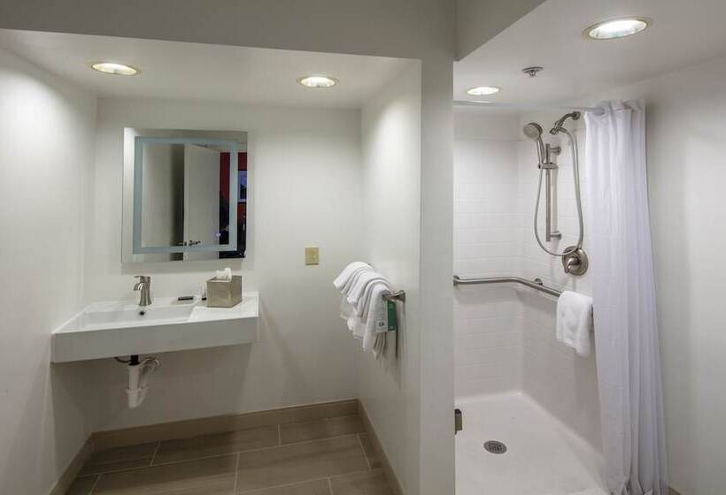 Люкс Адаптированный для Инвалидов, Collegian Hotel & Suites, Trademark Collection By Wyndham
