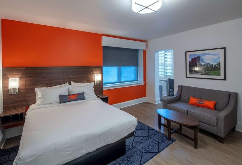 Люкс Superior, Collegian Hotel & Suites, Trademark Collection By Wyndham