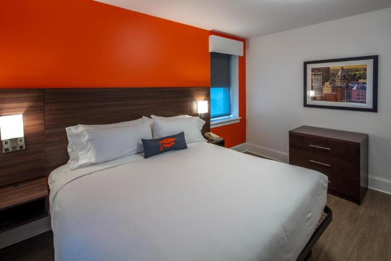 Люкс Кровать Кинг, Collegian Hotel & Suites, Trademark Collection By Wyndham